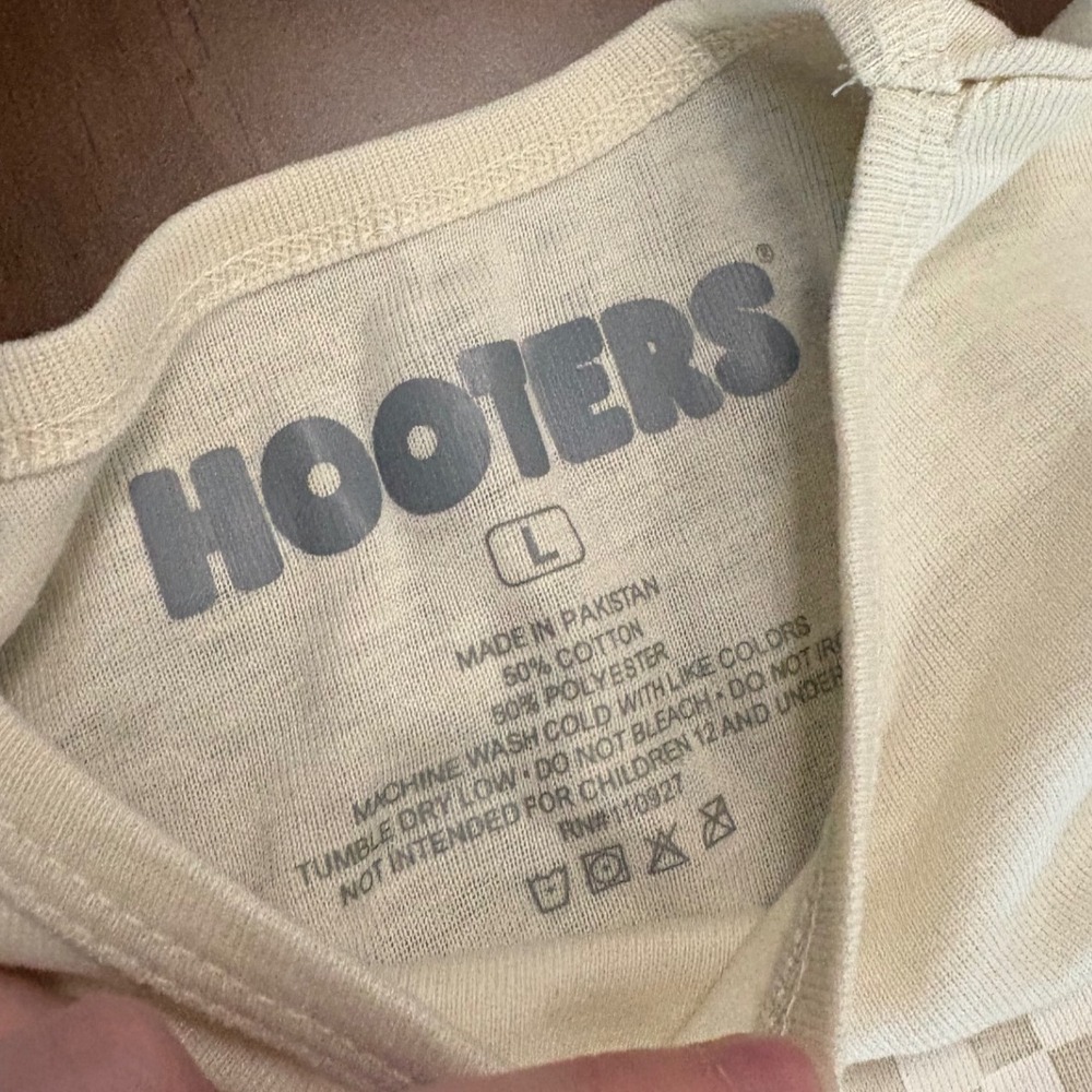 Hooters Racing NWOT Tank Top - Picture 3 of 4